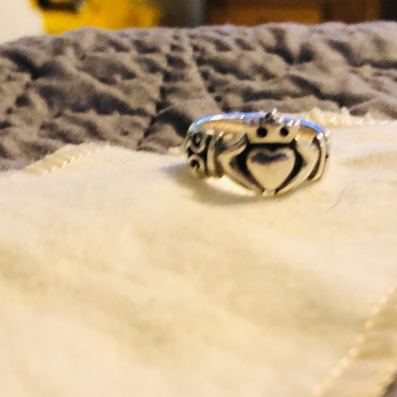 James Avery Adorned Claddagh Ring. Nwot too small for me. Excellent condition! - Picture 10 of 15